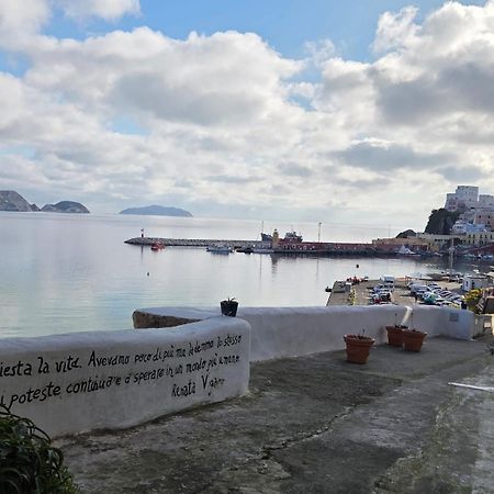 Agenzia Aprea Appartamenti Ponza Extérieur photo