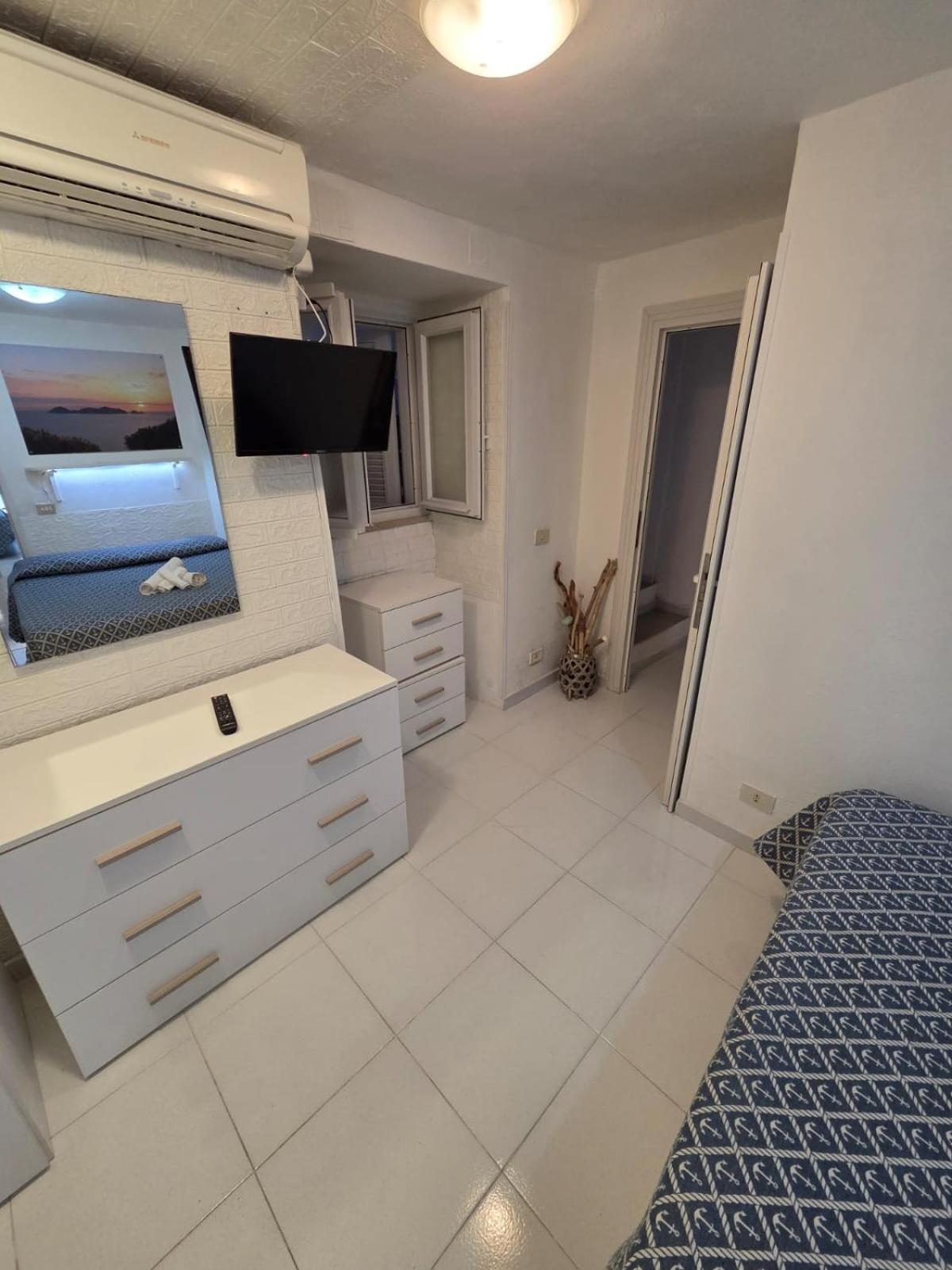 Agenzia Aprea Appartamenti Ponza Extérieur photo