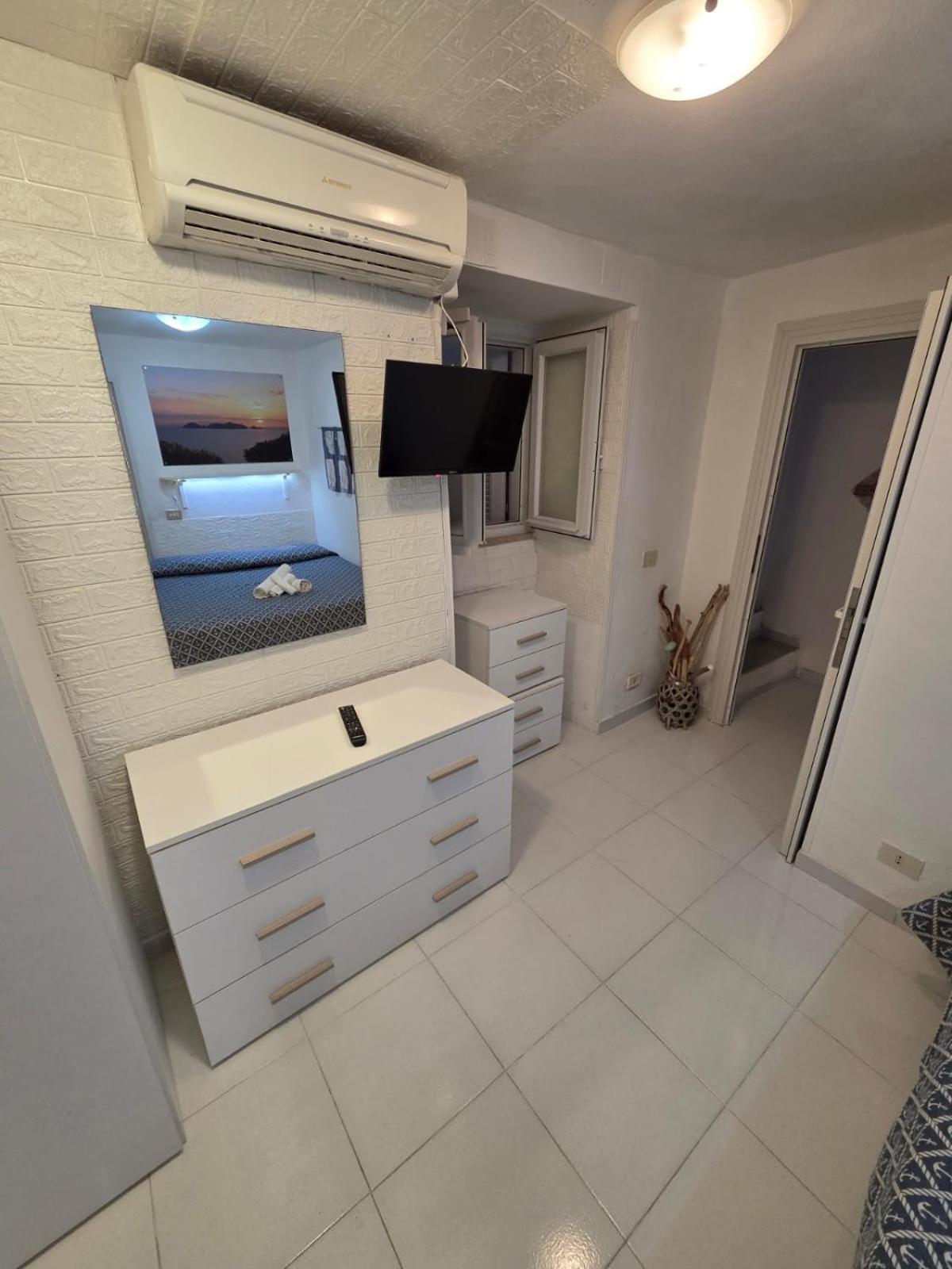 Agenzia Aprea Appartamenti Ponza Extérieur photo